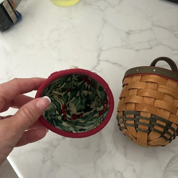 Beautifull LONGABERGER BASKET with Christmas liner and plastic insert